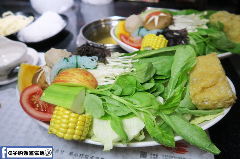 天鍋宴 天母店 台北火鍋 蔬果菜盤很多