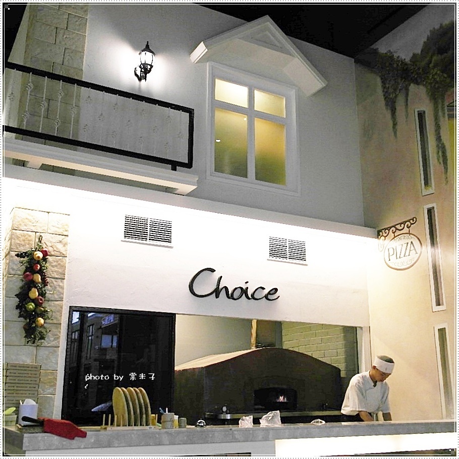 [台南中西區]喬義思窯烤手作廚房-烤全雞徒手抓著吃真的好過癮!還有好吃的海陸大滿貫披薩料、青醬羅勒海鮮海鮮麵!