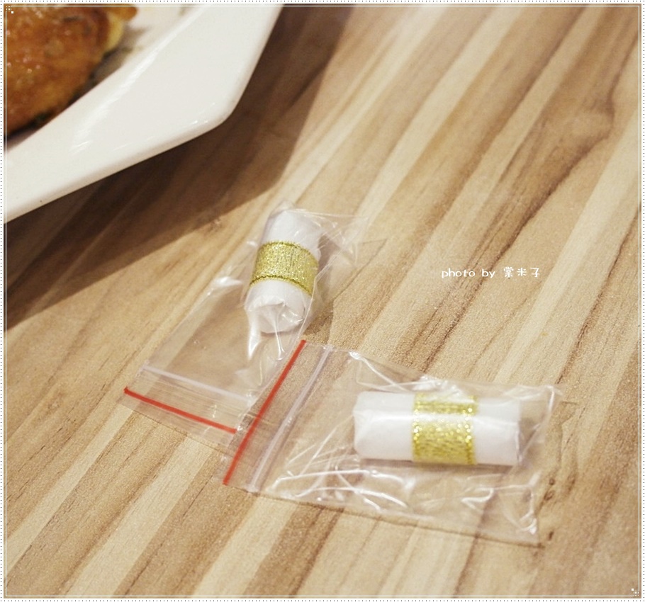 [台南中西區]喬義思窯烤手作廚房-烤全雞徒手抓著吃真的好過癮!還有好吃的海陸大滿貫披薩料、青醬羅勒海鮮海鮮麵!