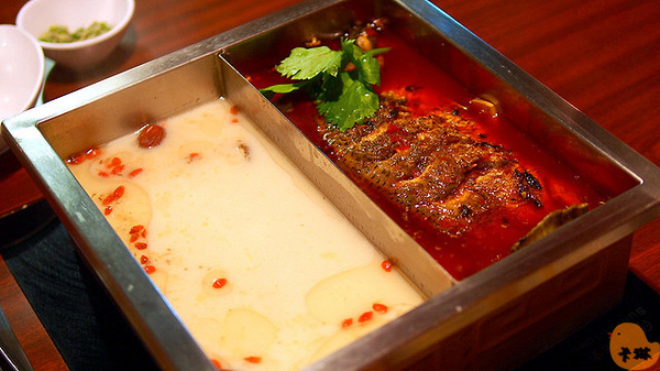 紅門宴：【食記】《紅門宴四川麻辣鴛鴦火鍋》四川媳婦的店