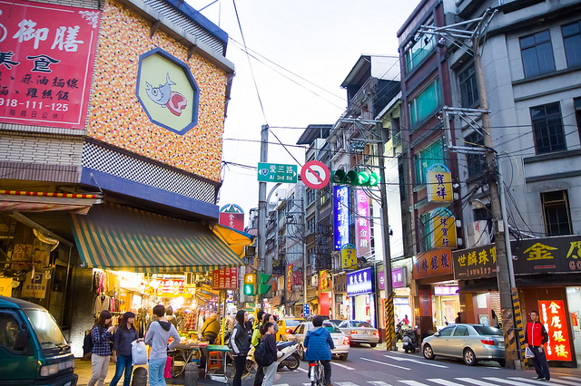 ╠基隆美食╣巷仔內小吃-仁愛(博愛)市場生魚片-百年老店黑面鯊魚煙阿玉