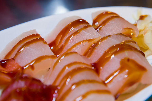 ╠基隆美食╣巷仔內小吃-仁愛(博愛)市場生魚片-百年老店黑面鯊魚煙阿玉