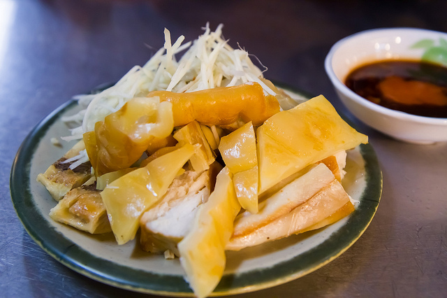 ╠基隆美食╣巷仔內小吃-仁愛(博愛)市場生魚片-百年老店黑面鯊魚煙阿玉