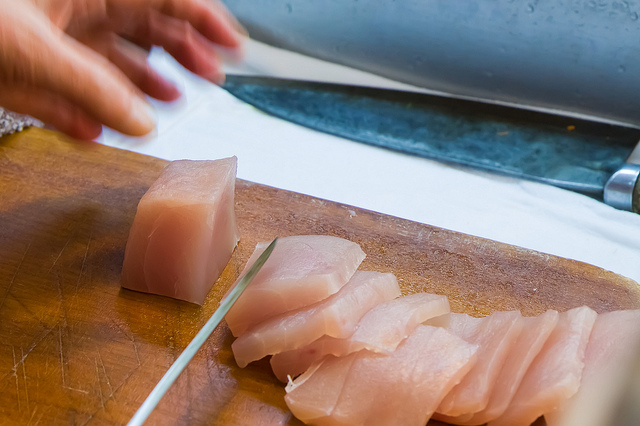 ╠基隆美食╣巷仔內小吃-仁愛(博愛)市場生魚片-百年老店黑面鯊魚煙阿玉