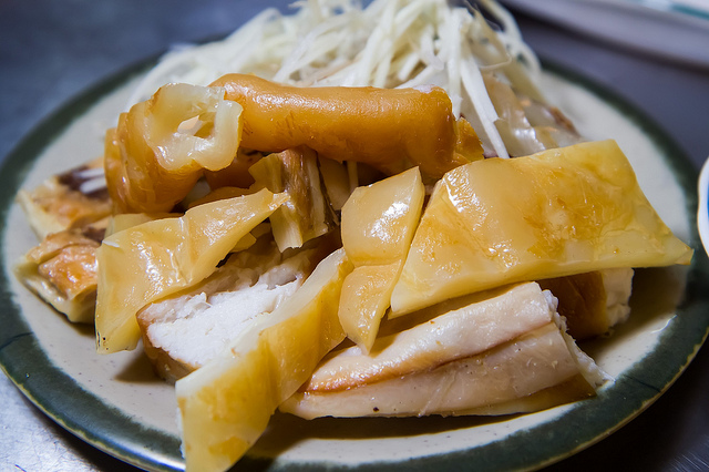 ╠基隆美食╣巷仔內小吃-仁愛(博愛)市場生魚片-百年老店黑面鯊魚煙阿玉