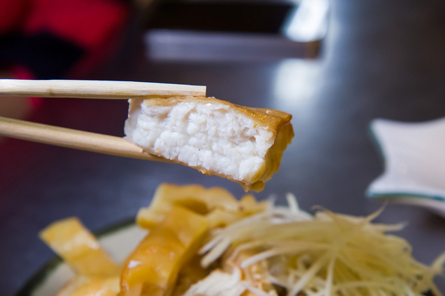 ╠基隆美食╣巷仔內小吃-仁愛(博愛)市場生魚片-百年老店黑面鯊魚煙阿玉