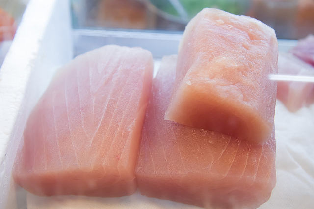 ╠基隆美食╣巷仔內小吃-仁愛(博愛)市場生魚片-百年老店黑面鯊魚煙阿玉