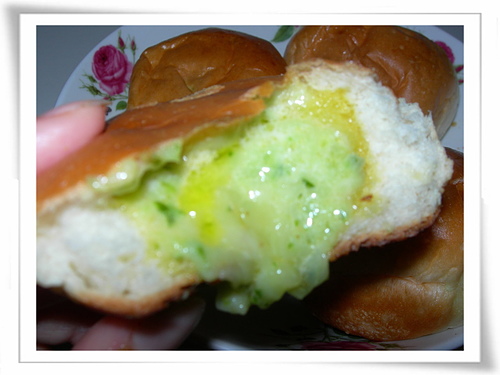 巴特里拉絲蒜香起司奶油餐包