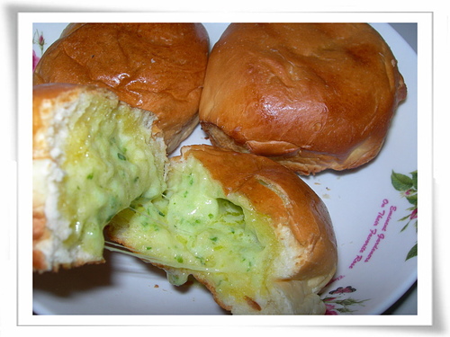 巴特里拉絲蒜香起司奶油餐包