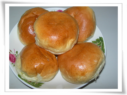 巴特里拉絲蒜香起司奶油餐包