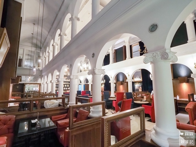 Moooon River Cafe & Books