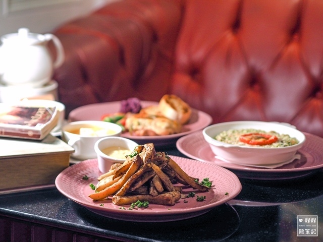 Moooon River Cafe & Books