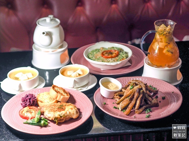 Moooon River Cafe & Books