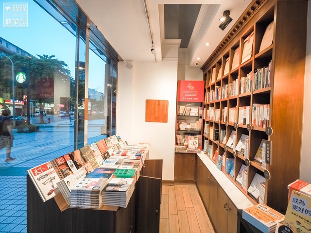 Moooon River Cafe & Books