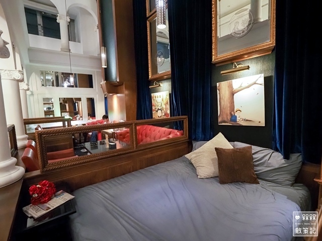 Moooon River Cafe & Books