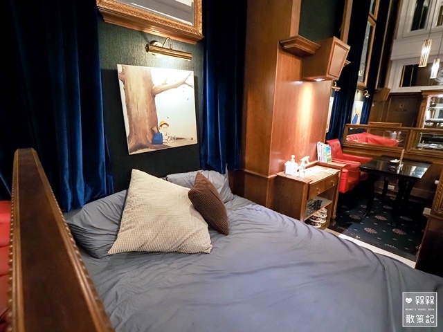 Moooon River Cafe & Books