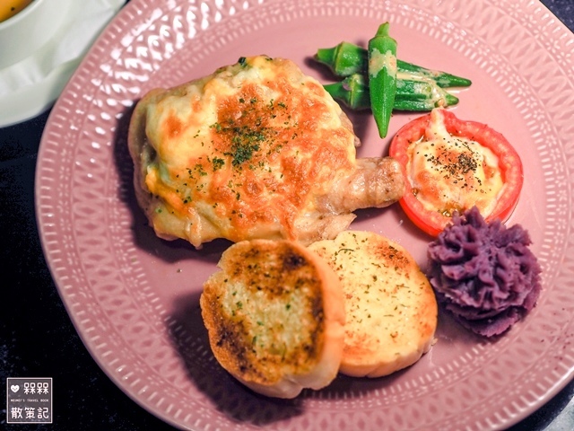 Moooon River Cafe & Books