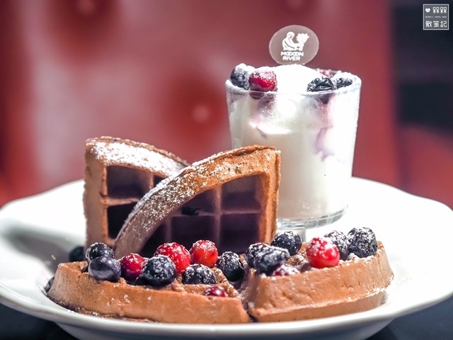 Moooon River Cafe & Books