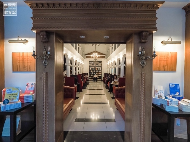 Moooon River Cafe & Books