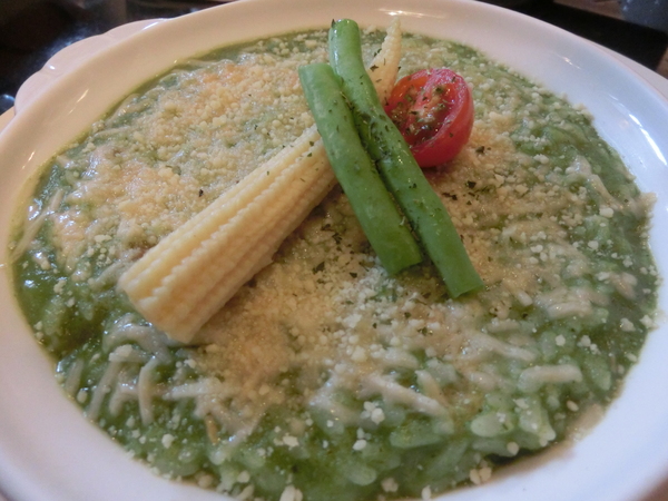 Moooon River Cafe & Books：Moooon River Cafe & Books