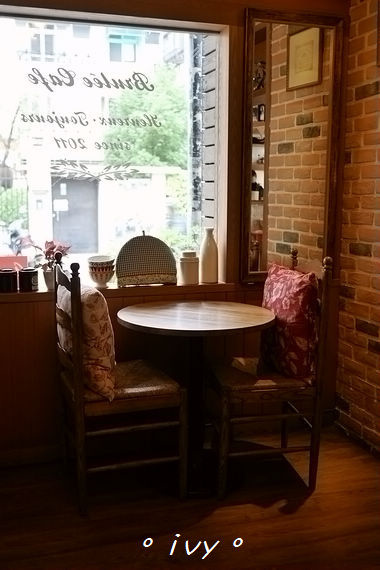 布蕾咖啡：♡ 新竹食 ♡ 布蕾咖啡。溫馨可愛的鄉村風咖啡店