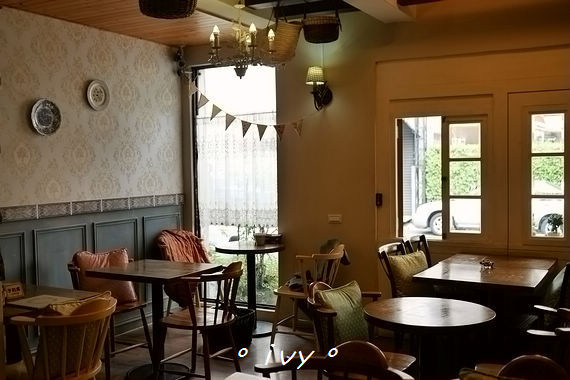 布蕾咖啡：♡ 新竹食 ♡ 布蕾咖啡。溫馨可愛的鄉村風咖啡店