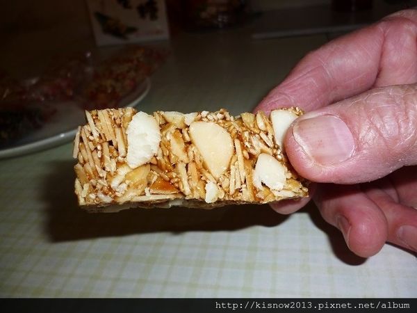 志明花生糖：純手工製作,好吃不黏牙-台灣百大伴手禮宅配美食志明花生糖体驗心得