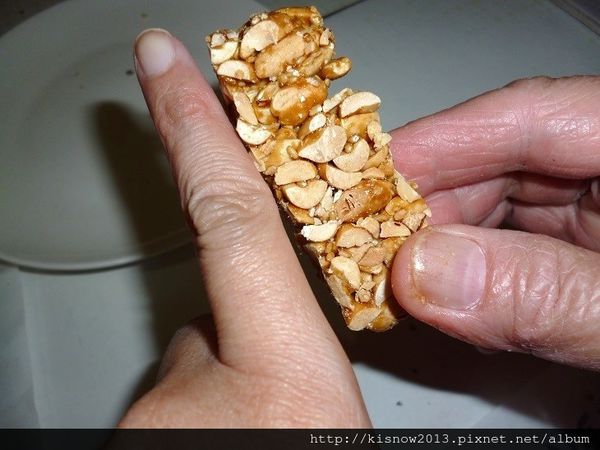 志明花生糖：純手工製作,好吃不黏牙-台灣百大伴手禮宅配美食志明花生糖体驗心得