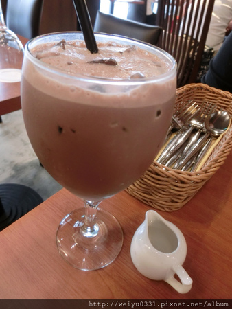 東區下午茶人氣進駐、延吉街美食Brunch小天下－《Fafa Voilà 法法小館》