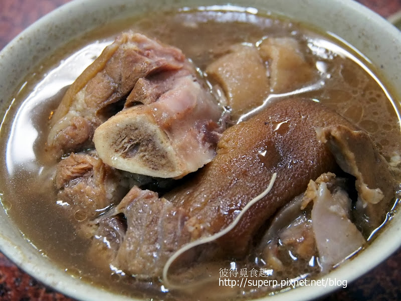 [中台灣食記]台中的南屯豬腳麵線：澎湃美味的小腸冬粉和鴨肉湯