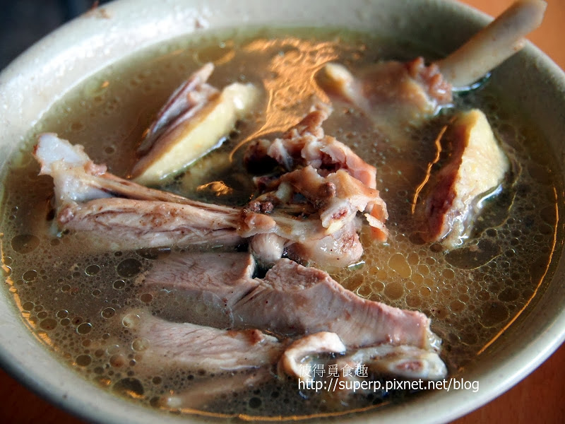 [中台灣食記]台中的南屯豬腳麵線：澎湃美味的小腸冬粉和鴨肉湯