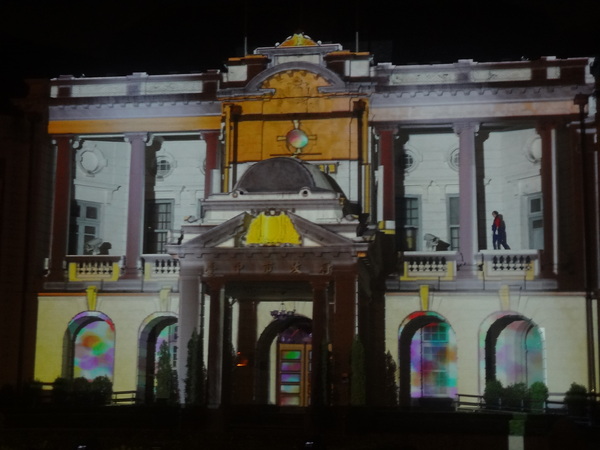2013築光臺中3D光雕藝術節：1021101[官本金文愛台灣]臺灣首創2013築光臺中3D光雕藝術節把100年古蹟台中州廳生日慶典一同穿梭3D華麗的時光隧道