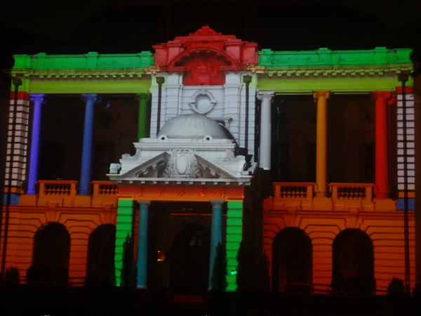 2013築光臺中3D光雕藝術節：1021101[官本金文愛台灣]臺灣首創2013築光臺中3D光雕藝術節把100年古蹟台中州廳生日慶典一同穿梭3D華麗的時光隧道