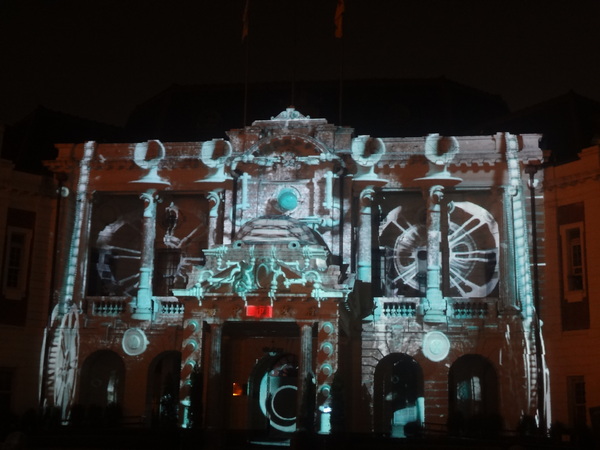 2013築光臺中3D光雕藝術節：1021101[官本金文愛台灣]臺灣首創2013築光臺中3D光雕藝術節把100年古蹟台中州廳生日慶典一同穿梭3D華麗的時光隧道