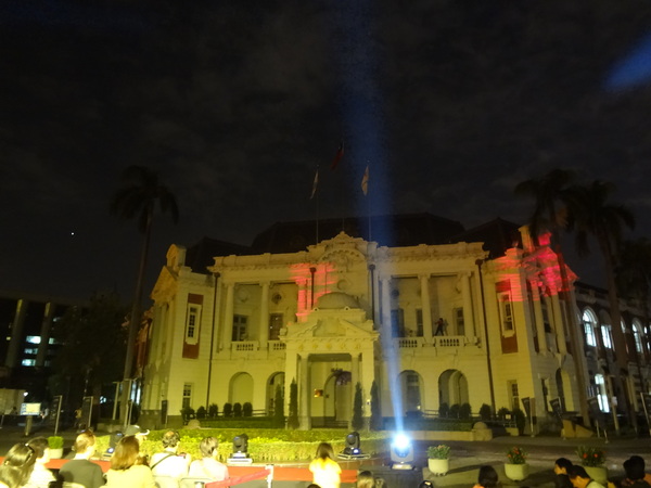 2013築光臺中3D光雕藝術節：1021101[官本金文愛台灣]臺灣首創2013築光臺中3D光雕藝術節把100年古蹟台中州廳生日慶典一同穿梭3D華麗的時光隧道