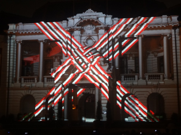 2013築光臺中3D光雕藝術節：1021101[官本金文愛台灣]臺灣首創2013築光臺中3D光雕藝術節把100年古蹟台中州廳生日慶典一同穿梭3D華麗的時光隧道