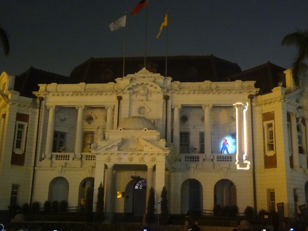 2013築光臺中3D光雕藝術節：1021101[官本金文愛台灣]臺灣首創2013築光臺中3D光雕藝術節把100年古蹟台中州廳生日慶典一同穿梭3D華麗的時光隧道