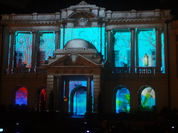 2013築光臺中3D光雕藝術節：1021101[官本金文愛台灣]臺灣首創2013築光臺中3D光雕藝術節把100年古蹟台中州廳生日慶典一同穿梭3D華麗的時光隧道