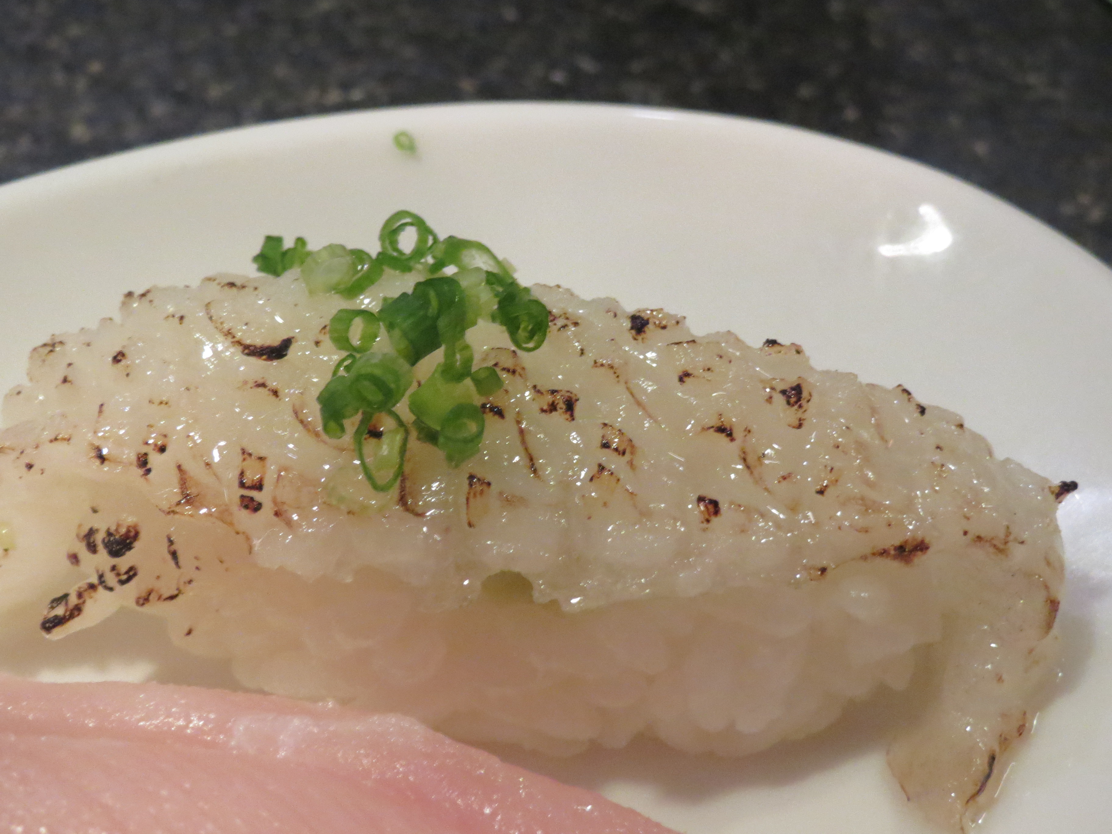 比目鱼鳍边肉握寿司