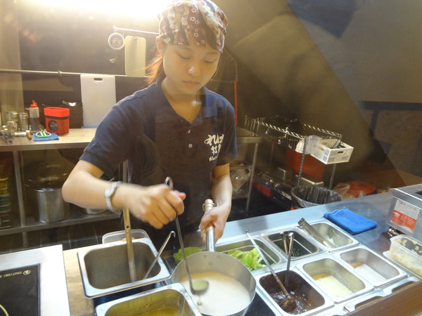 丸太拉麵(工學店)：1021210[官本金文愛台灣口碑券第21彈]丸太拉麵(工學店)柴米油鹽醬醋茶每一碗都是幸福又感動