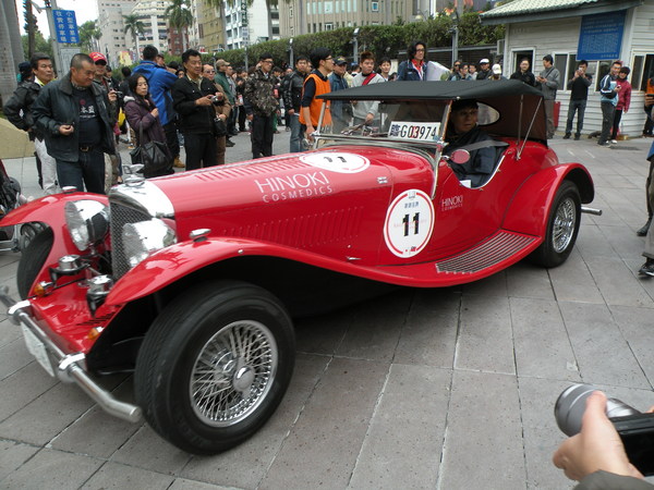 感謝臺灣2013 RALLY NIPPON古董車環台(臺中場)：1021128[官本金文愛台灣]2013 RALLY NIPPON古董車環台創辦人小林雄介感謝臺灣於日本311震災時大力協助賑災