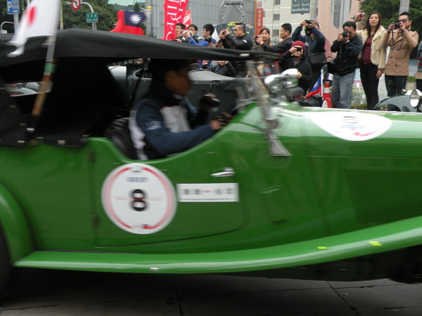 感謝臺灣2013 RALLY NIPPON古董車環台(臺中場)：1021128[官本金文愛台灣]2013 RALLY NIPPON古董車環台創辦人小林雄介感謝臺灣於日本311震災時大力協助賑災