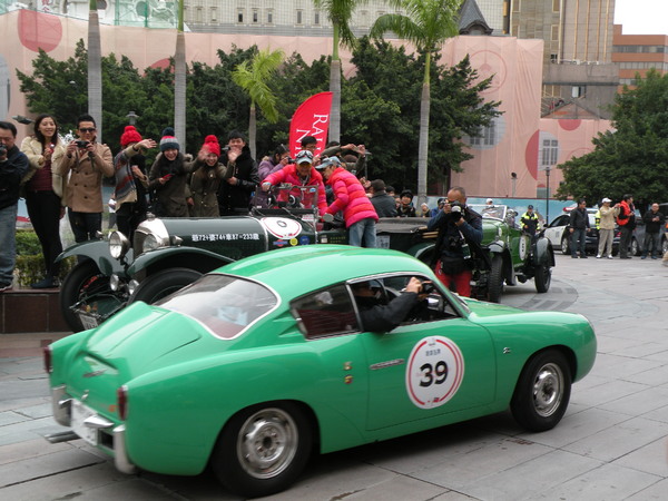 感謝臺灣2013 RALLY NIPPON古董車環台(臺中場)：1021128[官本金文愛台灣]2013 RALLY NIPPON古董車環台創辦人小林雄介感謝臺灣於日本311震災時大力協助賑災