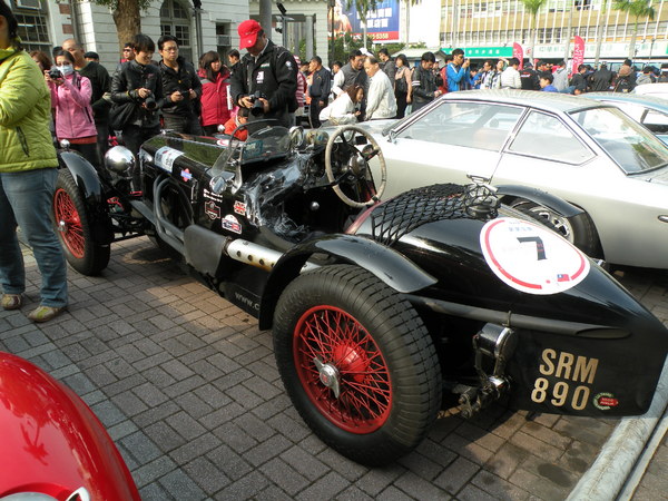 感謝臺灣2013 RALLY NIPPON古董車環台(臺中場)：1021128[官本金文愛台灣]2013 RALLY NIPPON古董車環台創辦人小林雄介感謝臺灣於日本311震災時大力協助賑災