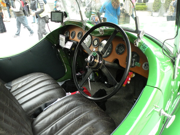 感謝臺灣2013 RALLY NIPPON古董車環台(臺中場)：1021128[官本金文愛台灣]2013 RALLY NIPPON古董車環台創辦人小林雄介感謝臺灣於日本311震災時大力協助賑災