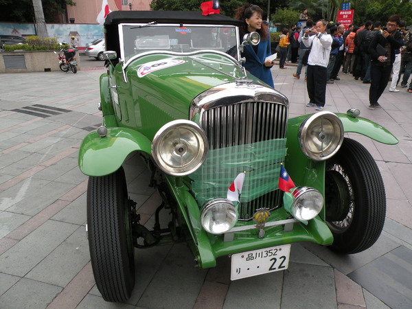 感謝臺灣2013 RALLY NIPPON古董車環台(臺中場)：1021128[官本金文愛台灣]2013 RALLY NIPPON古董車環台創辦人小林雄介感謝臺灣於日本311震災時大力協助賑災