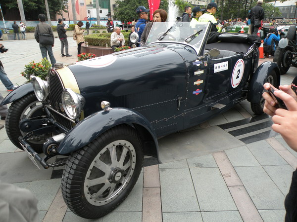 感謝臺灣2013 RALLY NIPPON古董車環台(臺中場)：1021128[官本金文愛台灣]2013 RALLY NIPPON古董車環台創辦人小林雄介感謝臺灣於日本311震災時大力協助賑災