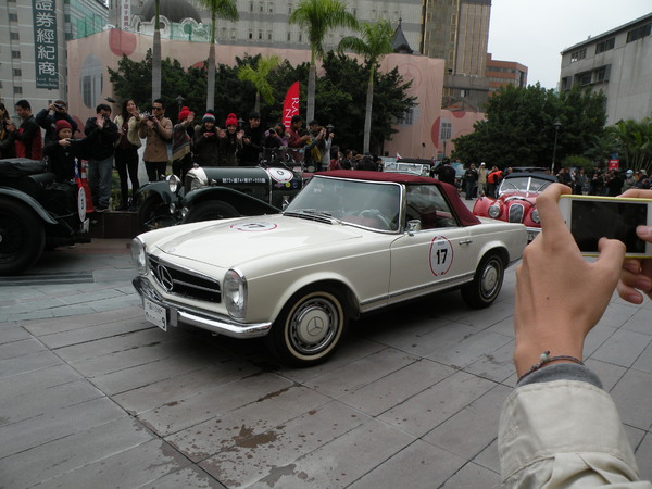 感謝臺灣2013 RALLY NIPPON古董車環台(臺中場)：1021128[官本金文愛台灣]2013 RALLY NIPPON古董車環台創辦人小林雄介感謝臺灣於日本311震災時大力協助賑災