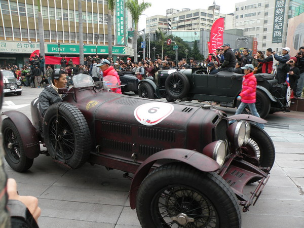 感謝臺灣2013 RALLY NIPPON古董車環台(臺中場)：1021128[官本金文愛台灣]2013 RALLY NIPPON古董車環台創辦人小林雄介感謝臺灣於日本311震災時大力協助賑災