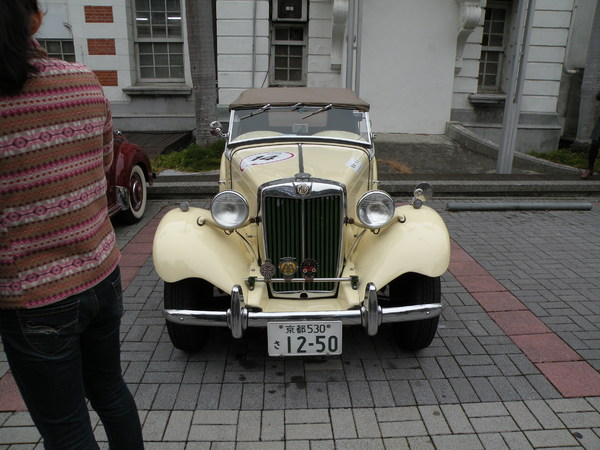 感謝臺灣2013 RALLY NIPPON古董車環台(臺中場)：1021128[官本金文愛台灣]2013 RALLY NIPPON古董車環台創辦人小林雄介感謝臺灣於日本311震災時大力協助賑災